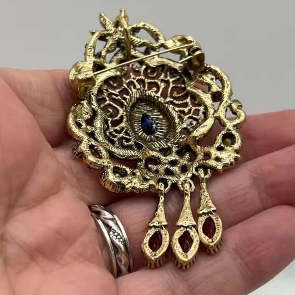 Vintage Baroque Queen Crystal Elegant Brooch - Picture 8 of 9